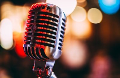 吾爱吃瓜：某知名歌手演唱会假唱被实锤，观众现场录音曝光