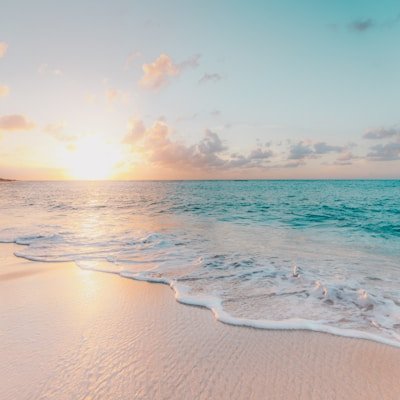 吾爱吃瓜:某明星度假私人海滩照流出